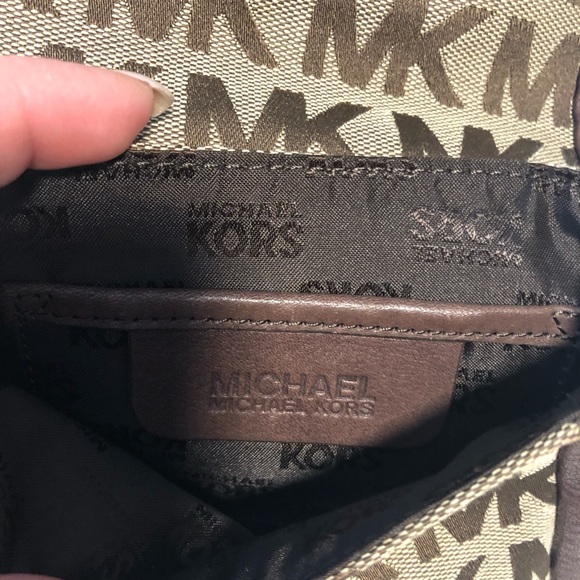 Michael Kors, beautiful cute little bag, brown leather, and canvas supper cute - Picture 5 of 11